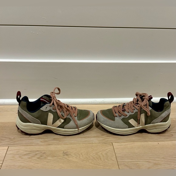 Veja Venturi suede kaki sable oxford grey platform sneakers. Great condition. 8. - Picture 4 of 13